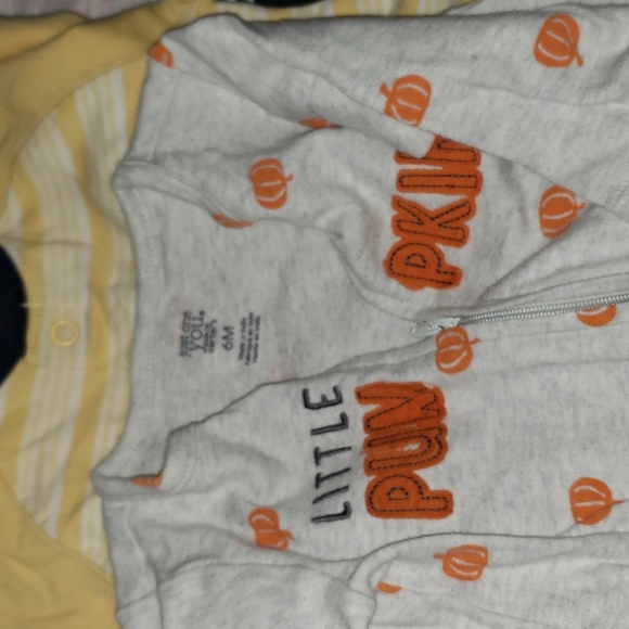 clothes - Picture 3 of 3